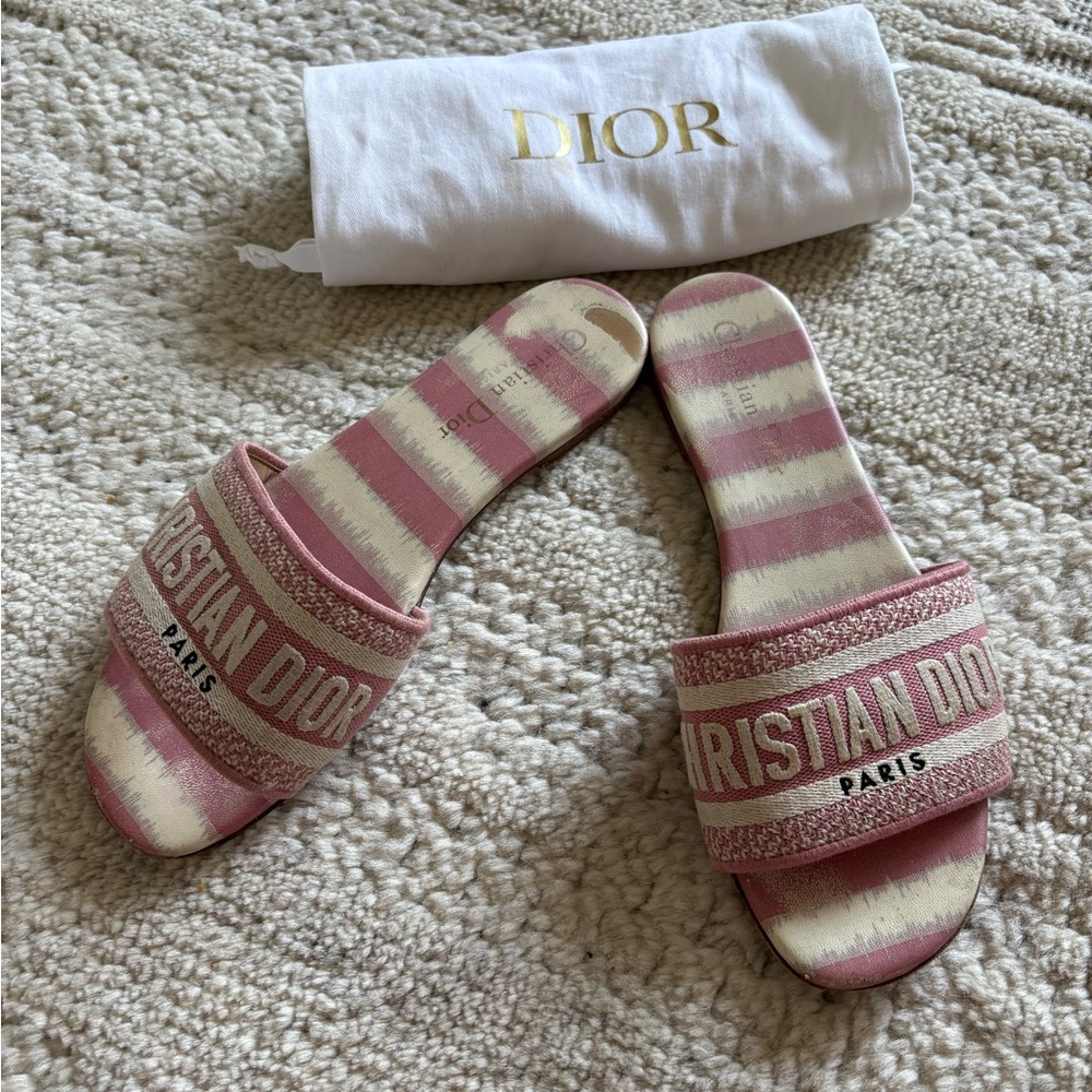 CHRISTIAN DIOR DWAY SLIDE | DARK NUDE D-STRIPES EMBROIDERED COTTON